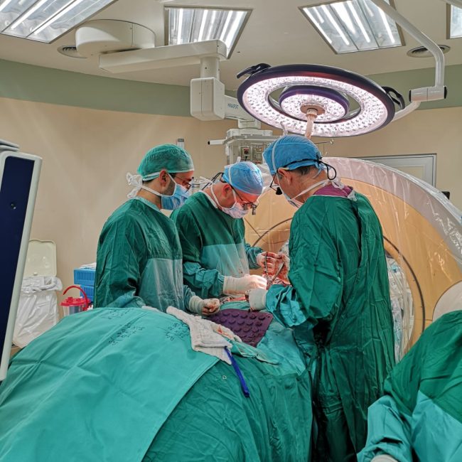 דר רבאו מנתח עמוד שדרה ניתוח זעיר פולשני פריצות דיסק טיפולי גב